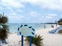 Cruise 325 Barefoot Beach on Coco Cay